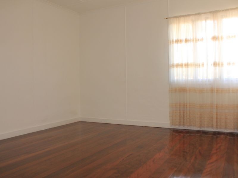 152 Sterculia Ave, Holland Park West QLD 4121