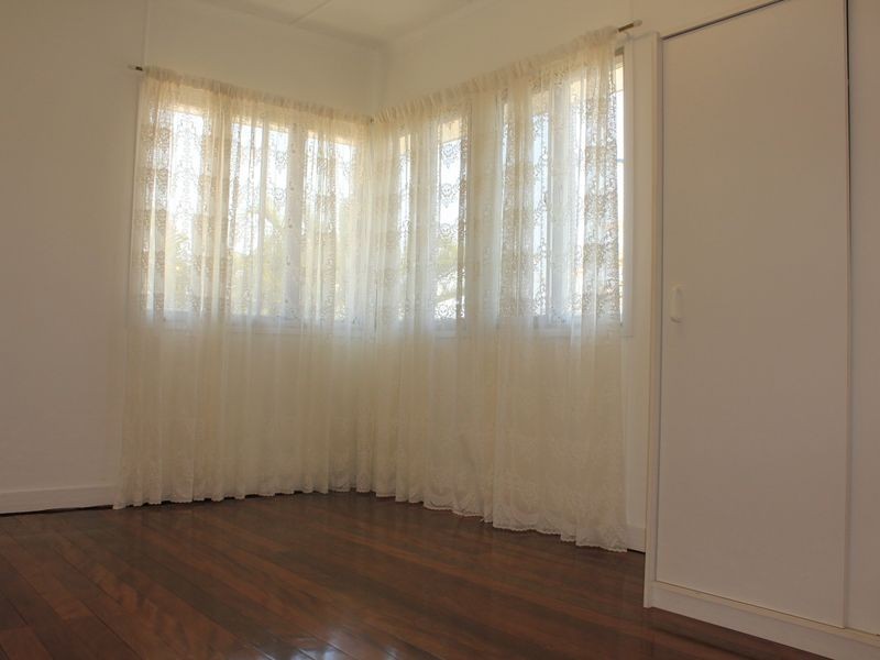 152 Sterculia Ave, Holland Park West QLD 4121