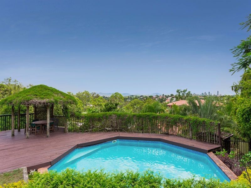12 Buckland Street, Holland Park West QLD 4121
