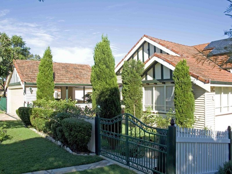 35 Percival Terrace, Holland Park QLD 4121