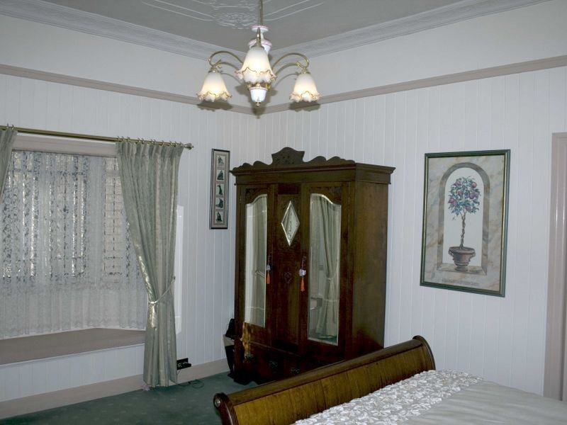 35 Percival Terrace, Holland Park QLD 4121