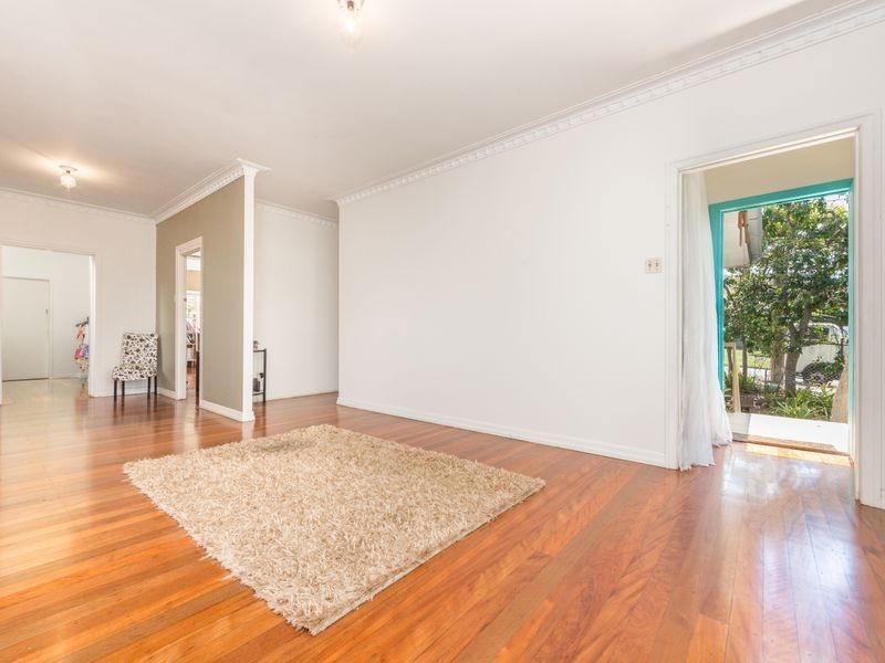 Room 4/18 Nurstead St, Camp Hill QLD 4152
