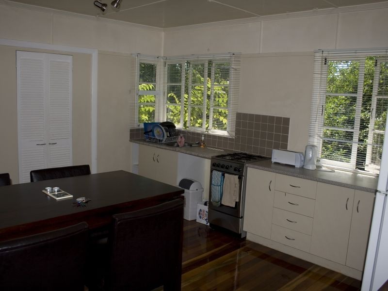 10 Carnelian Street, Holland Park QLD 4121