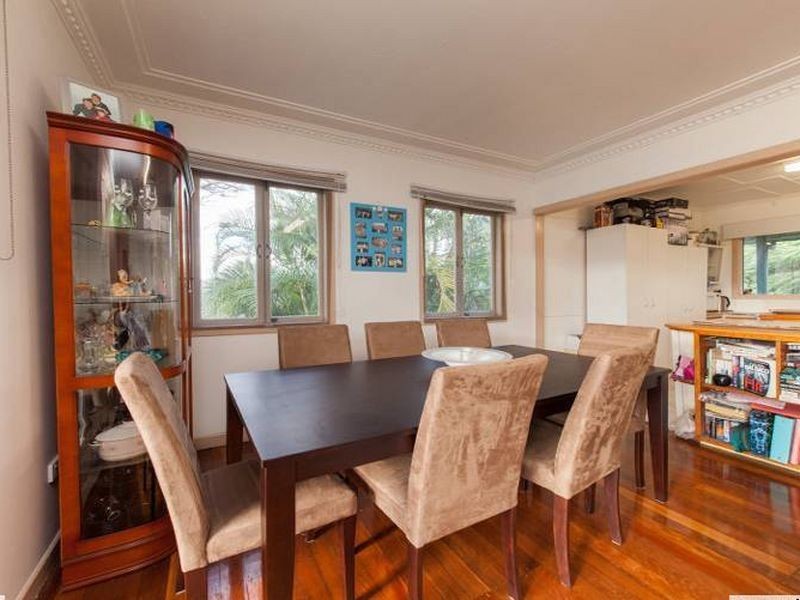 106 Marshall Rd, Holland Park West QLD 4121