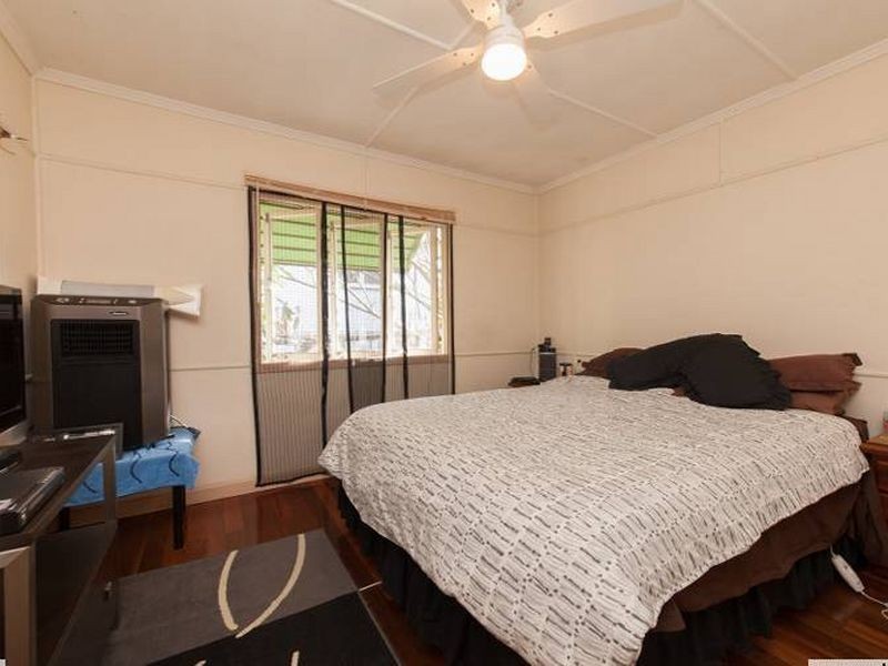 106 Marshall Rd, Holland Park West QLD 4121