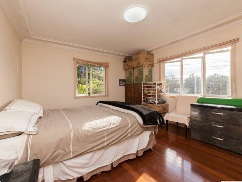 106 Marshall Rd, Holland Park West QLD 4121