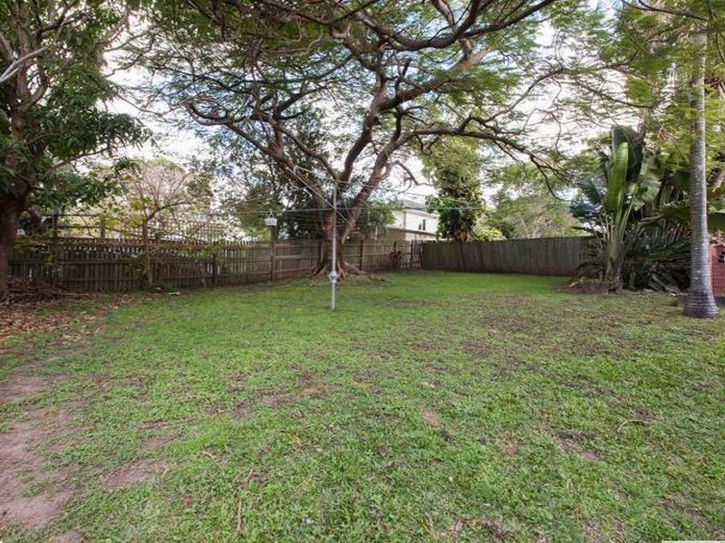 106 Marshall Rd, Holland Park West QLD 4121
