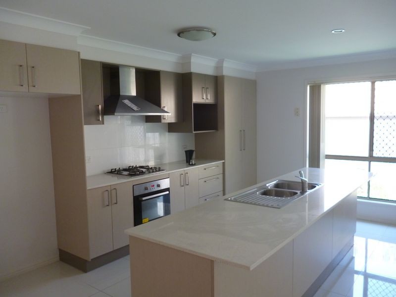 8 Harvey Pl, Calamvale QLD 4116