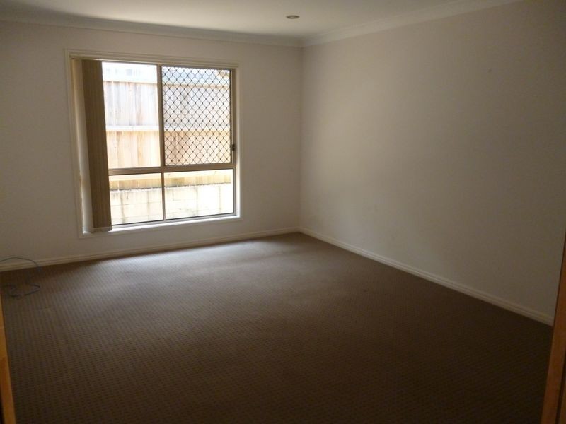 8 Harvey Pl, Calamvale QLD 4116