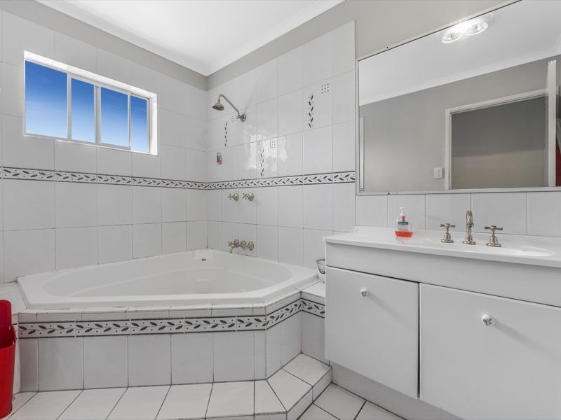 113 Cedar Road, Redbank Plains QLD 4301
