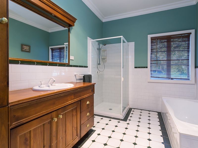 61 Provincial Road, Holland Park QLD 4121