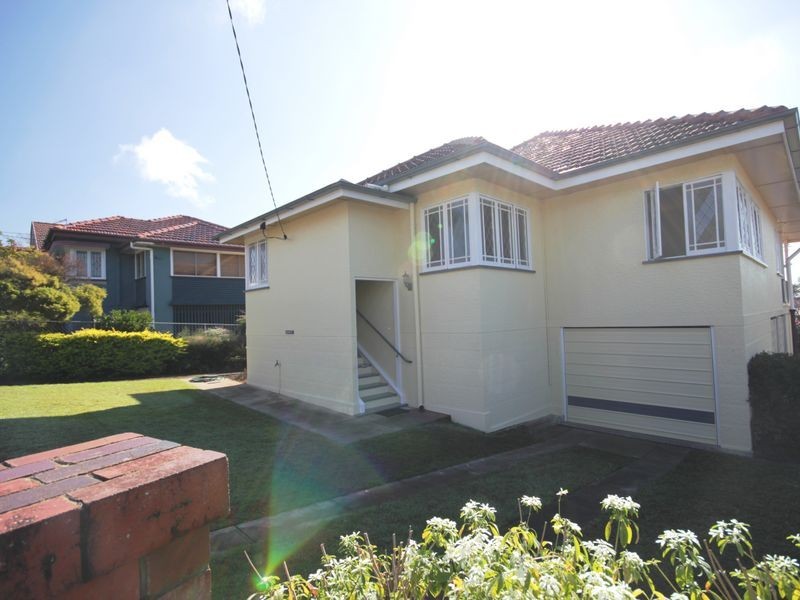 22 Curlewis St, Holland Park West QLD 4121