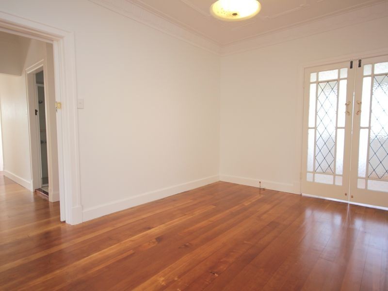 22 Curlewis St, Holland Park West QLD 4121