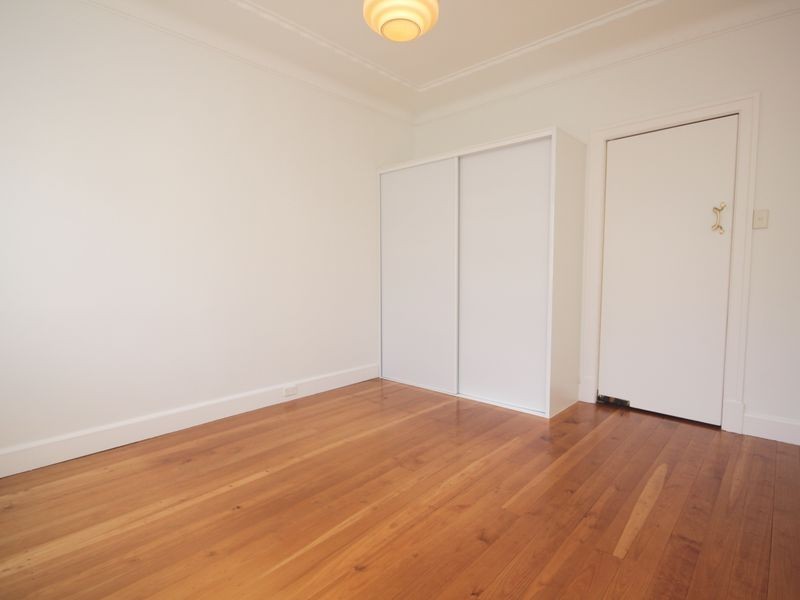 22 Curlewis St, Holland Park West QLD 4121