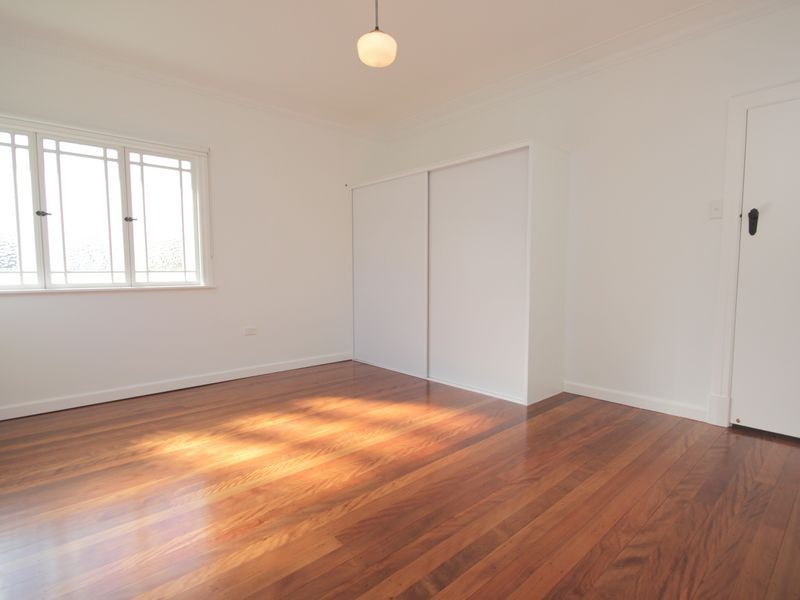 22 Curlewis St, Holland Park West QLD 4121