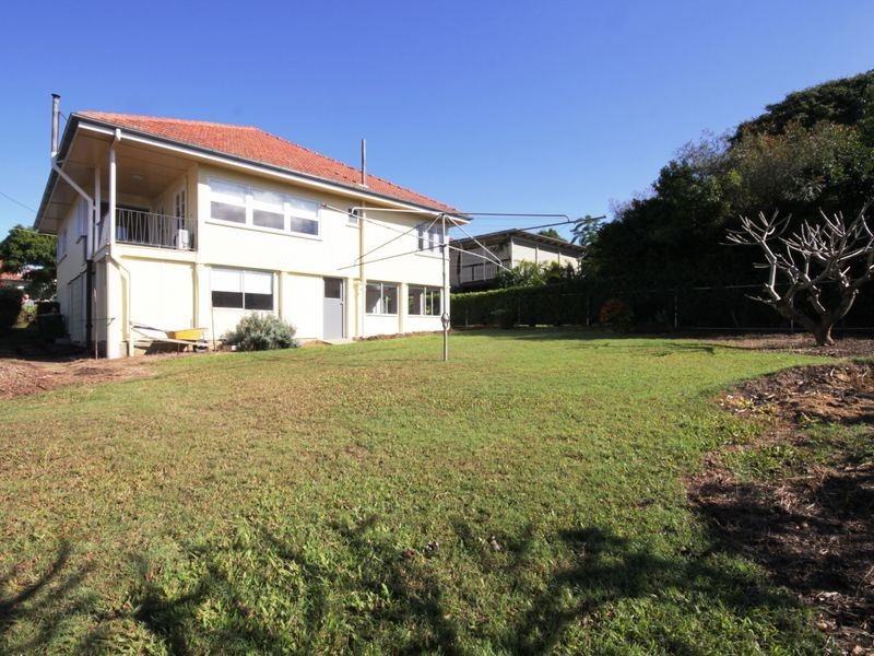 22 Curlewis St, Holland Park West QLD 4121