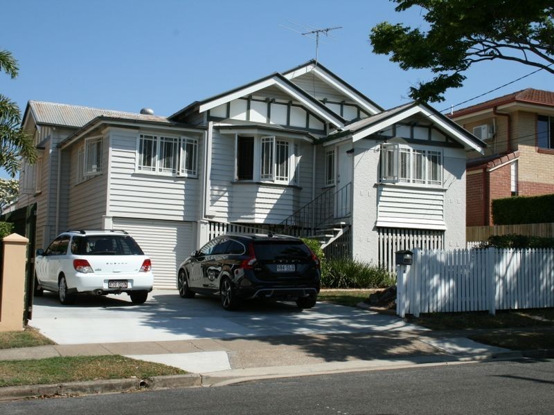 15 Burlington Street, Holland Park QLD 4121