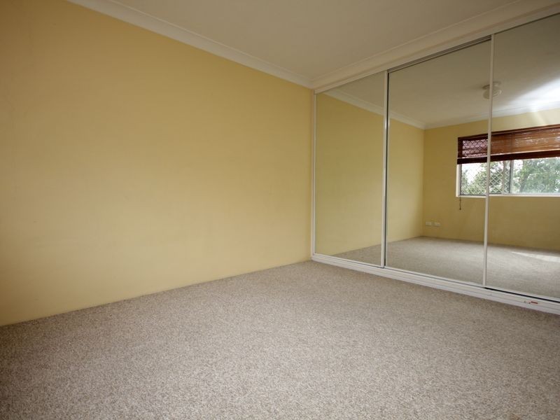 4/16 Swain Street, Holland Park West QLD 4121