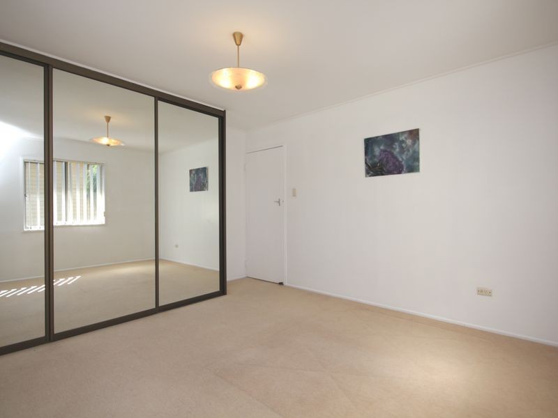 23 Arnold St, Holland Park QLD 4121