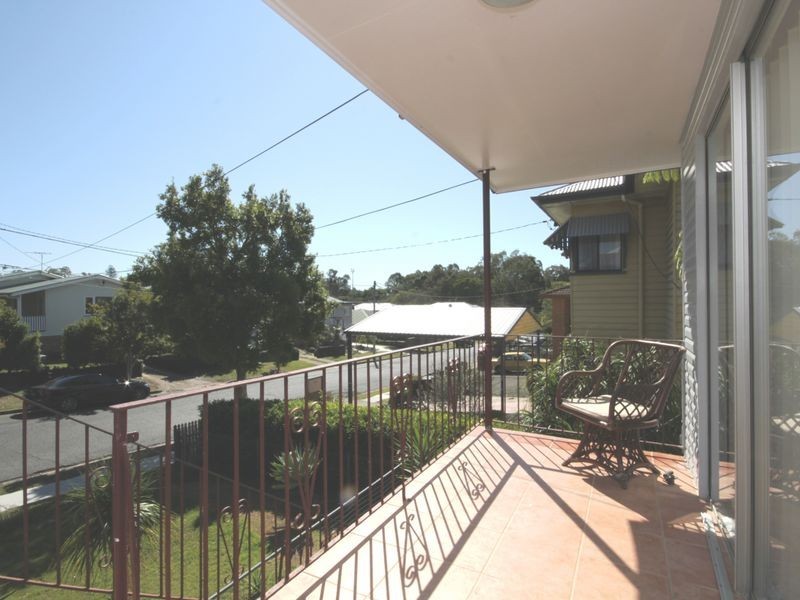 23 Arnold St, Holland Park QLD 4121