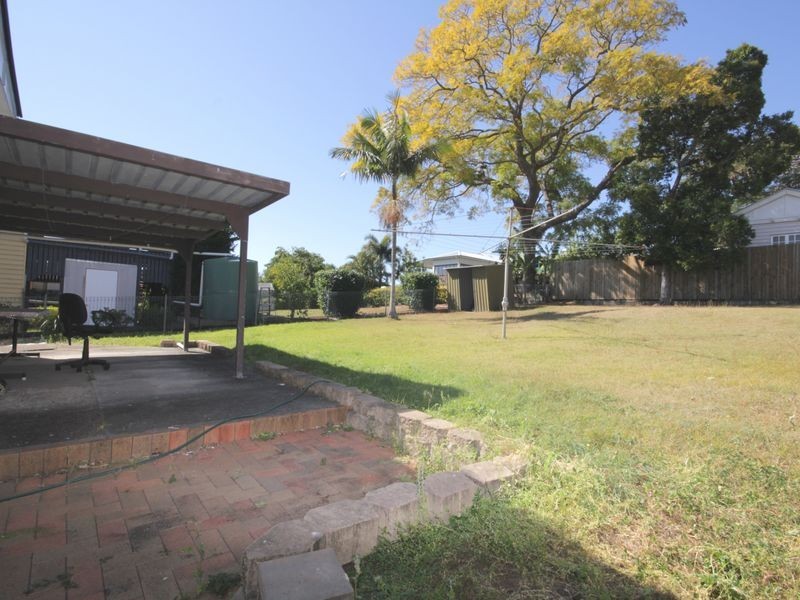 23 Arnold St, Holland Park QLD 4121