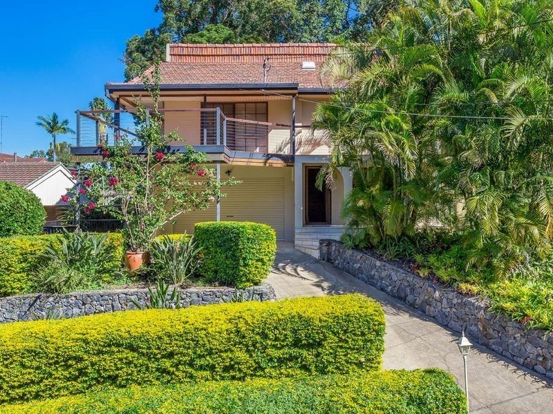 16 Flynn St, Holland Park West QLD 4121