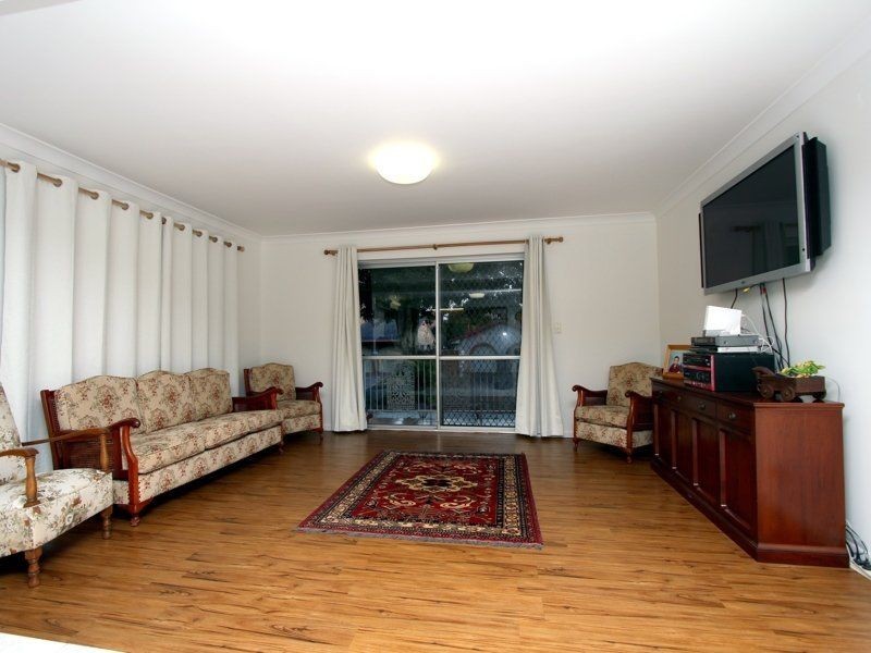 30 Faringdon St, Robertson QLD 4109