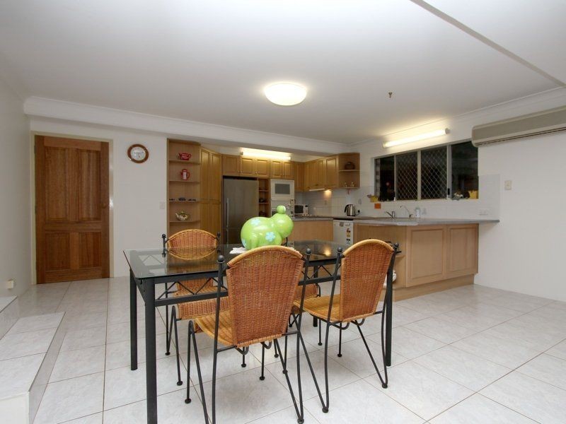 30 Faringdon St, Robertson QLD 4109