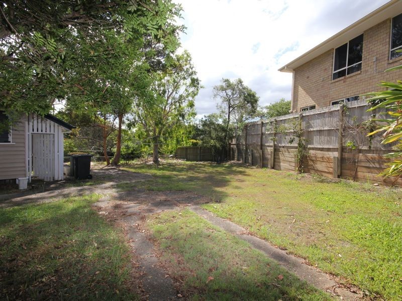 228 Beddoes Street, Holland Park QLD 4121