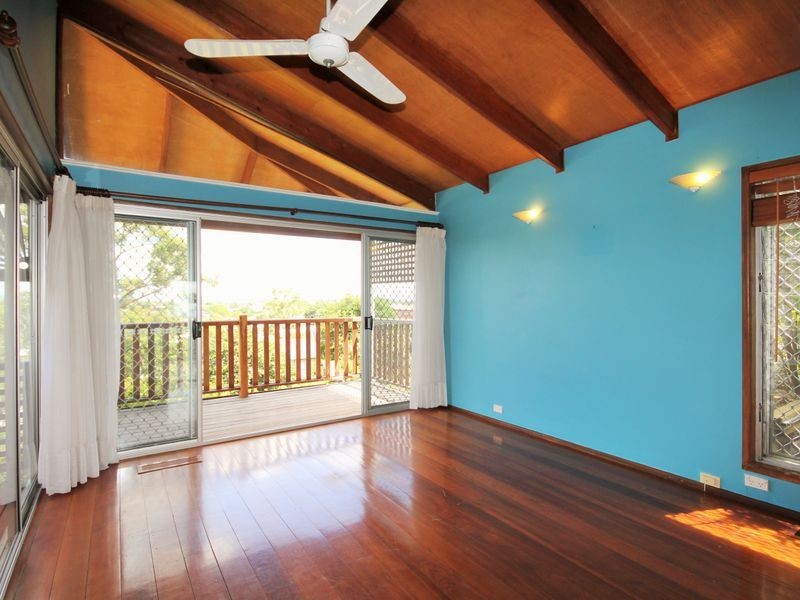 14 Buckland Street, Holland Park West QLD 4121