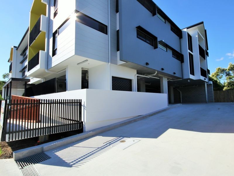 201/29-31 Riding Road, Hawthorne QLD 4171