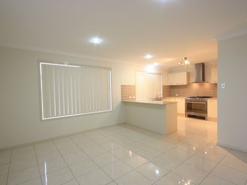 4 Lenton Pl, Calamvale QLD 4116