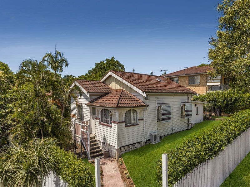 6 Lancaster Street, Coorparoo QLD 4151