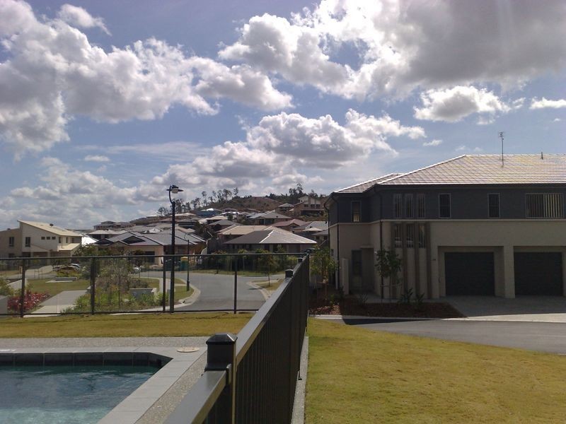 1 Belongil St, Pacific Pines QLD 4211