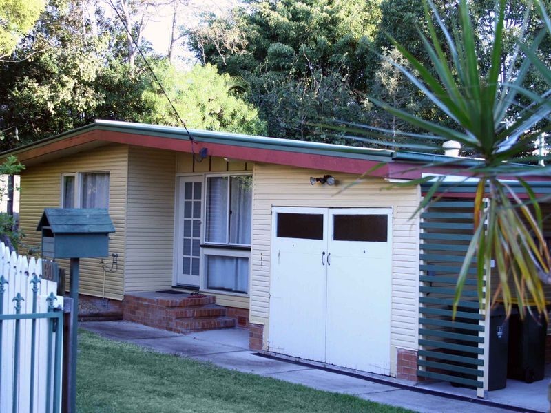 Latimer Street, Holland Park QLD 4121