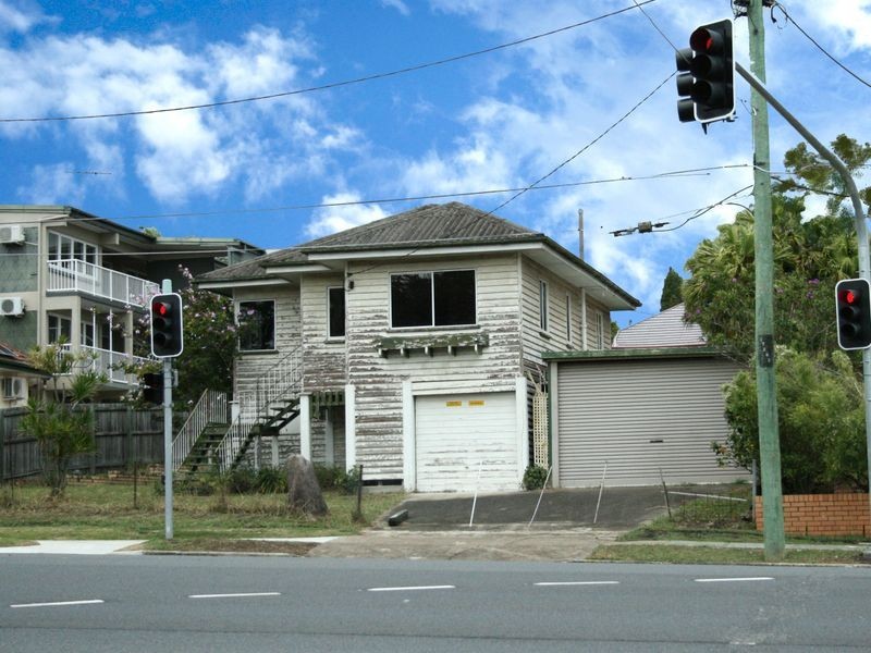 841 Logan Rd, Holland Park West QLD 4121