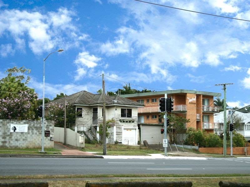 841 Logan Rd, Holland Park West QLD 4121