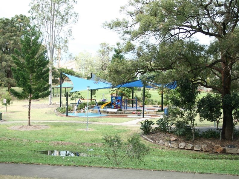 841 Logan Rd, Holland Park West QLD 4121