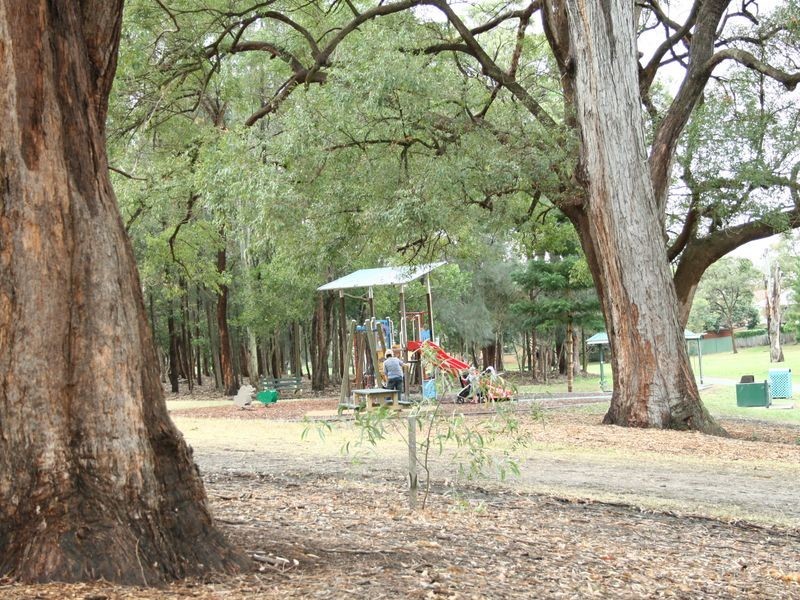 841 Logan Rd, Holland Park West QLD 4121