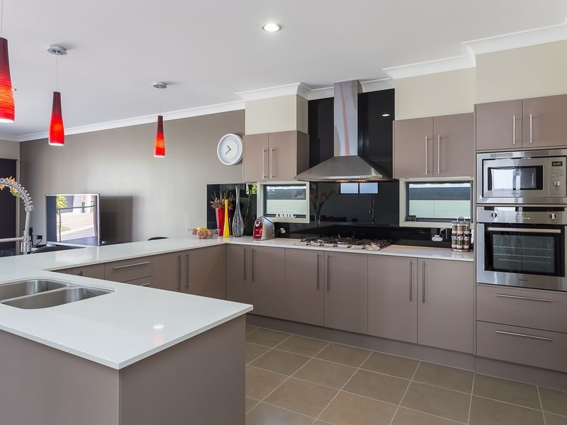 19 Cascades Street, Springfield Lakes QLD 4300