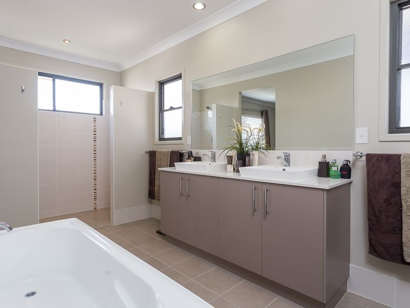 19 Cascades Street, Springfield Lakes QLD 4300