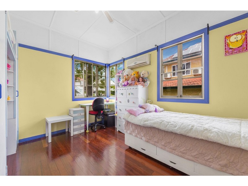 23 Roscoe Street, Holland Park QLD 4121