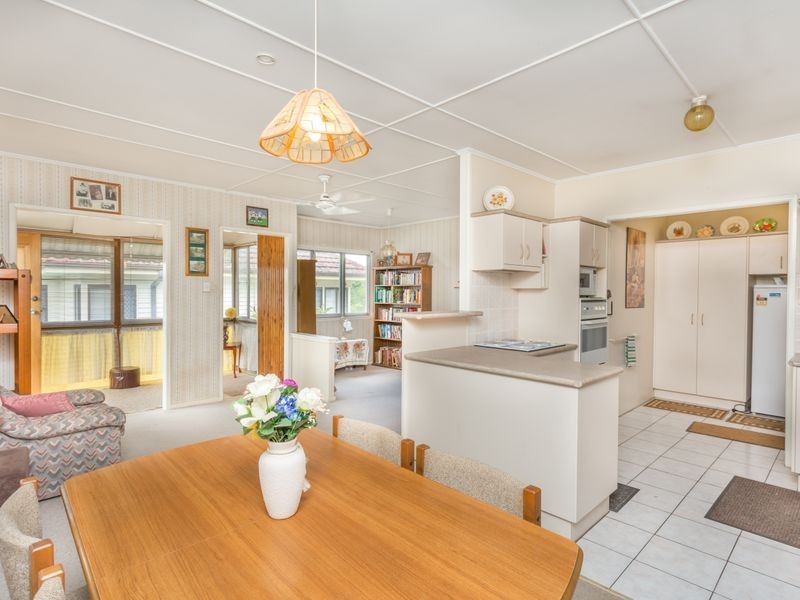 82 Galsworthy St, Holland Park West QLD 4121
