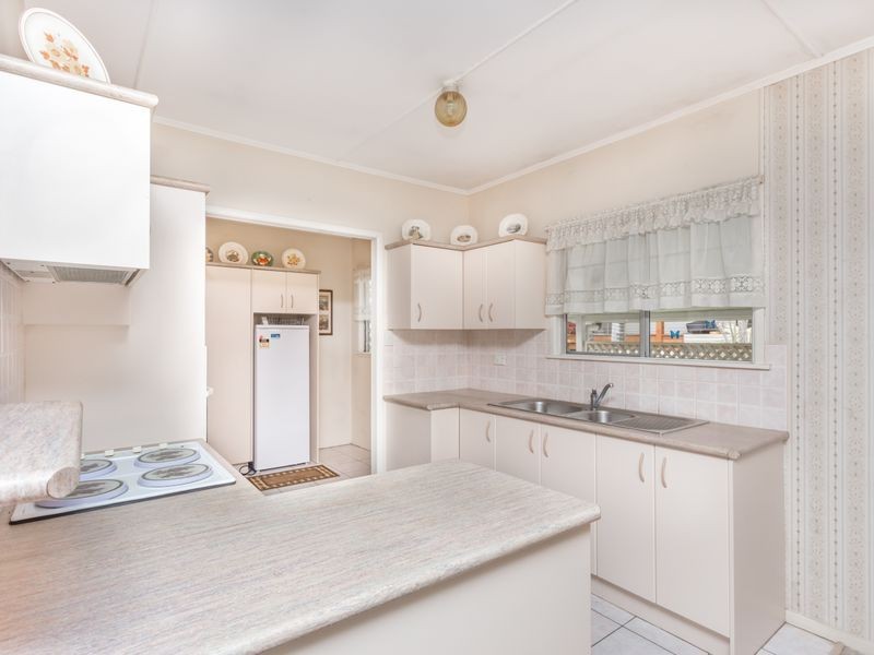 82 Galsworthy St, Holland Park West QLD 4121