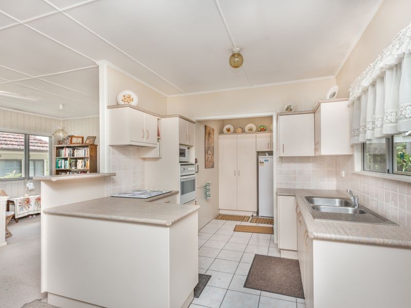 82 Galsworthy St, Holland Park West QLD 4121