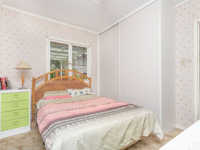 82 Galsworthy St, Holland Park West QLD 4121