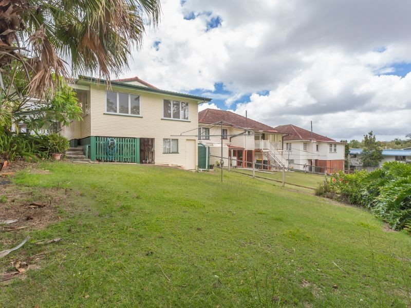 82 Galsworthy St, Holland Park West QLD 4121