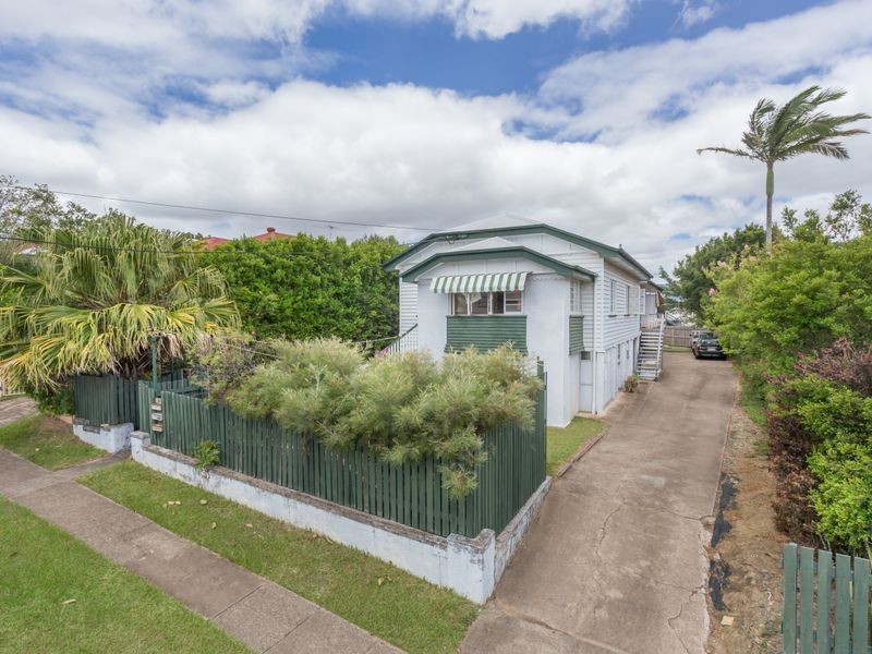 43 Holland Rd, Holland Park QLD 4121