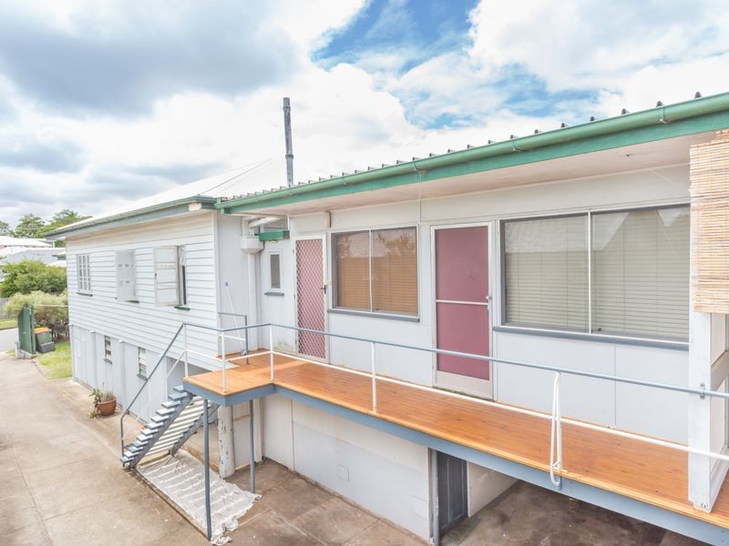 43 Holland Rd, Holland Park QLD 4121