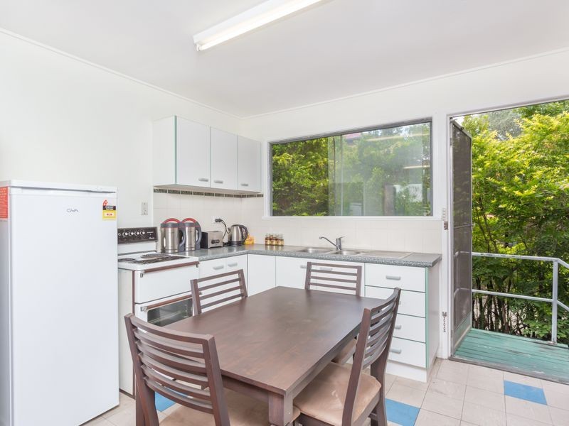 43 Holland Rd, Holland Park QLD 4121